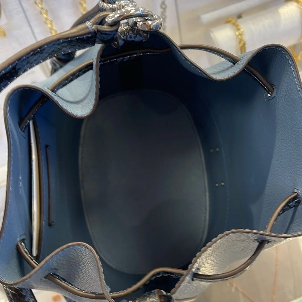 MICHAEL KORS
Reed Md Pebbled Leather Belted Bucket Messenger Satchel Crossbody - Picture 7 of 16